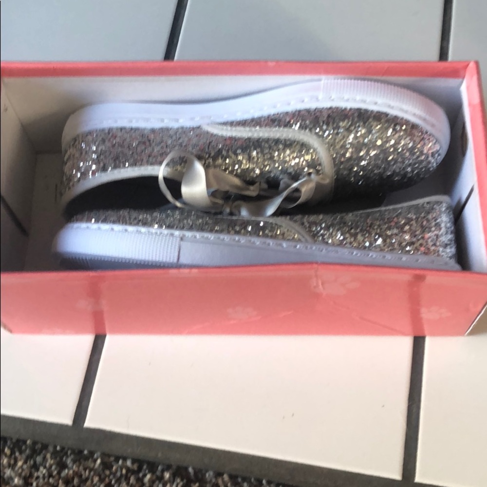 NIB Ositos Silver Glitter Sneakers 6
